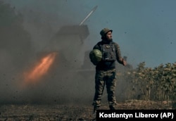 Донбасс аймағындағы шайқаста жүрген украиналық әскери. 3 қыркүйек, 2022 жыл.