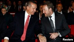 Redžep Tajip Erdoan i Bakir Izetbegović tokom samita Lidera promjena u Istanbulu 14. marta 2011.