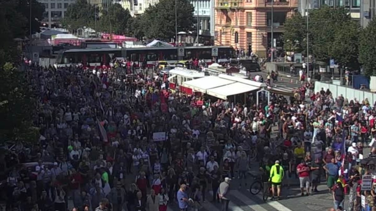 Багатотисячна антиурядова демонстрація охопила Прагу