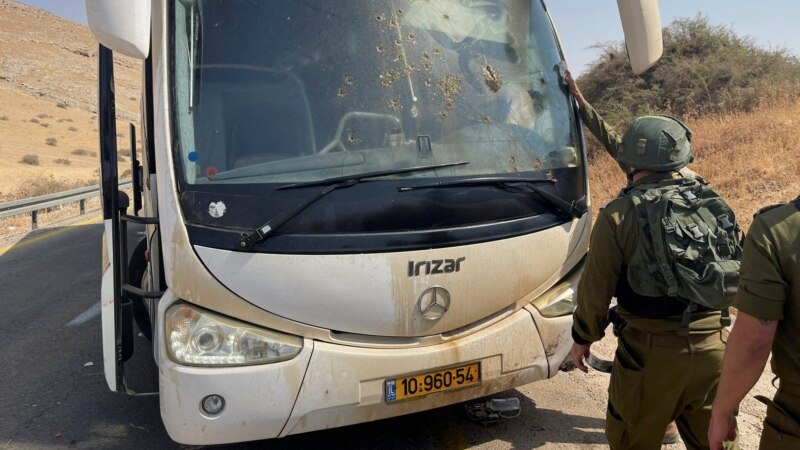Šest izraelskih vojnika i civil ranjeni u napadu na autobus 