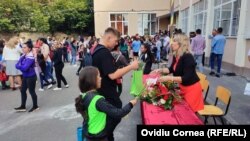 Directoarea Mihaela Păvăluță spune că obiectivul principal al școlii este să îi facă pe elevi să vină la cursuri.