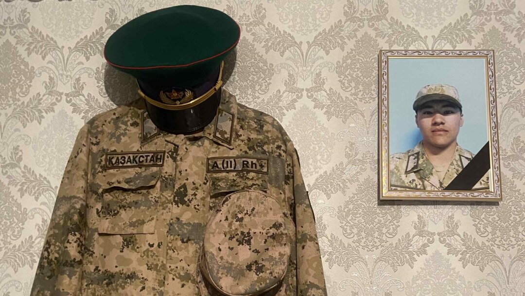 Атасының немересін аңдыған порно видео