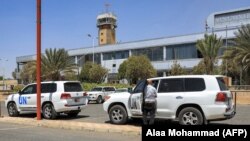 خودروها سازمان ملل بیرون فرودگاه بین‌المللی صنعا در خردادماه امسال