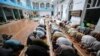 رهبران مذهبی پاکستان: مردم نمازهای خود را در مساجد ادا کنند