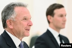 Стів Віткофф та Джаред Кушнер (зліва направо) на переговорах у Кремлі, Москва, Росія, 2 грудня 2025 року