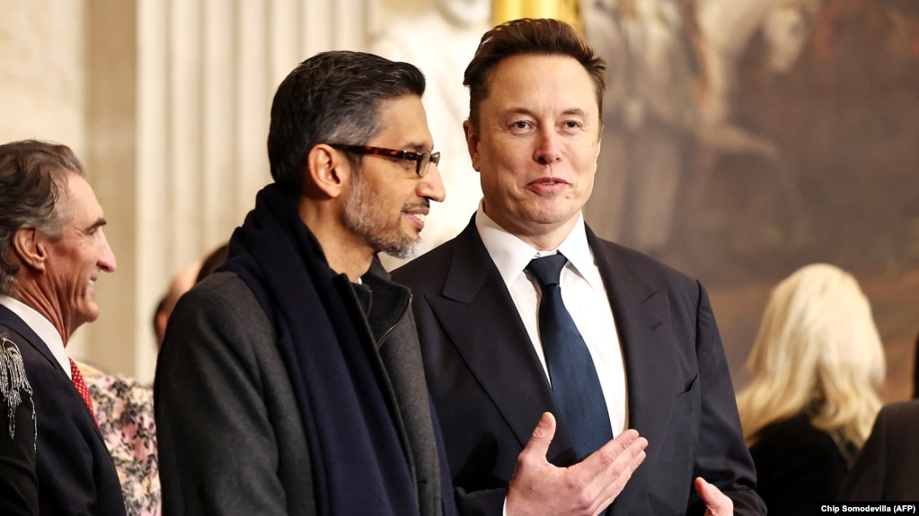 Shefi ekzekutiv i Google, Sundar Pichai (majtas) dhe shefi ekzekutiv i Tesla-s, SpaceX-it dhe X-it, Elon Musk.
