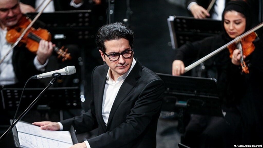 همایون شجریان، خواننده موسیقی سنتی ایران یکی از کسانی بود که در جریان اعتراضات اخیر ممنوع الخروج شد