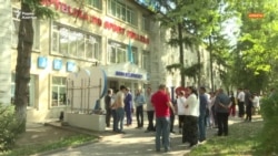 В Алматы закрывают спортшколу. Родители учеников возмущены