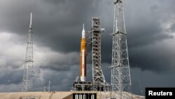 Raketa Artemis sa svemirskom letelicom Orion u svemirskom centru Kenedi u Kejp Kanaveralu, na Floridi, 2. septembar 2022. 