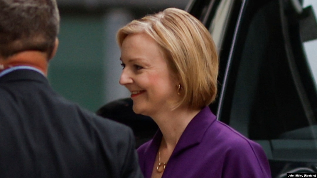 Liz Truss la sosirea de la Centrul Regina Elisabeta a II-a din Londra, înainte de anunțul privind viitorul prim-ministru al Marii Britanii. Ministrul de Externe preia conducerea Partidului Conservator, aflat la guvernare, iar marți urmează să fie numită oficial în funcție.