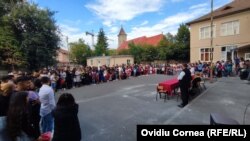 La școala Traian Dârjan festivitatea de deschidere a fost lipsită de fastul ceremoniilor din școlile căutate din Cluj.