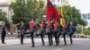 O unitate de protocol a forțelor transnistrene mărșăluind la Tiraspol pe 2 septembrie 2022, anul când administrația separatistă a sistat demonstrațiile militare propriu-zise, în urma invaziei rusești la scară largă în Ucraina 