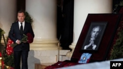  Бившият президент на Русия Дмитрий Медведев беше измежду присъстващите на церемонията. 