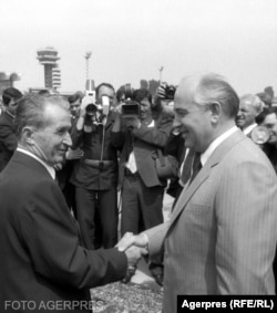 Mihail Gorbaciov, primit de Nicolae Ceaușescu, în 1985.