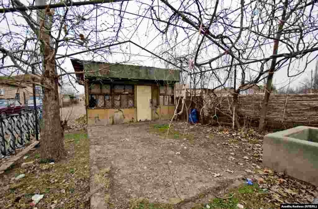 Sakinlərin sözlərinə görə kənd kulubu kimi işləyən bu tikili uzun illərdir ki, bu vəziyyətdədir.