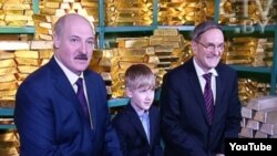 Аляксандар і Мікалай Лукашэнкі разам зь Пятром Пракаповічам