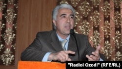 Демократиялық партия атынан сайлауға түскен Саиджафар Исмонов.