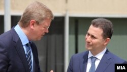 Премиерот Никола Груевски и комесарот за проширување и соседска политика на ЕУ Штефан Филе