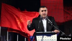 Armenia - Armen Rustamian, a leader of the opposition Armenian Revolutionary Federation, addresses a campaign rally in Armavir, 17Apr2012.