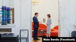 Președintele francez Emmanuel Macron și președinta R. Moldova, Maia Sandu la cea de-a treia conferință a Platformei de Sprijin pentru Moldova, 21 noiembrie 2022