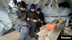 Ukrajinska deca uče preko mobitela dok traje invazija Rusije na njihovu zemlju. (fotografija iz arhive)