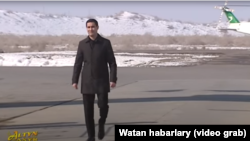 Türkmen prezidenti Serdar Berdimuhamedow. Türkmenistanyň "Altyn Asyr" telekanalyndan alnan surat
