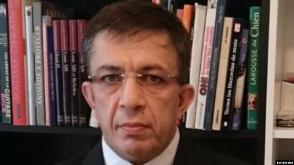 محمود مرادخانی معتقد است که به احتمال زیاد، مجتبی خامنهای جایگزین علی خامنهای خواهد شد زیرا از «حمایت سپاه پاسداران برخودار است»