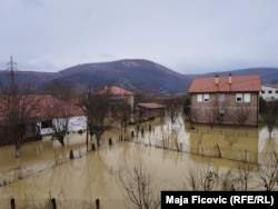 Shtëpia që Fatmir Xhaka sapo ka ndërtuar i ka shpëtuar vërshimeve.