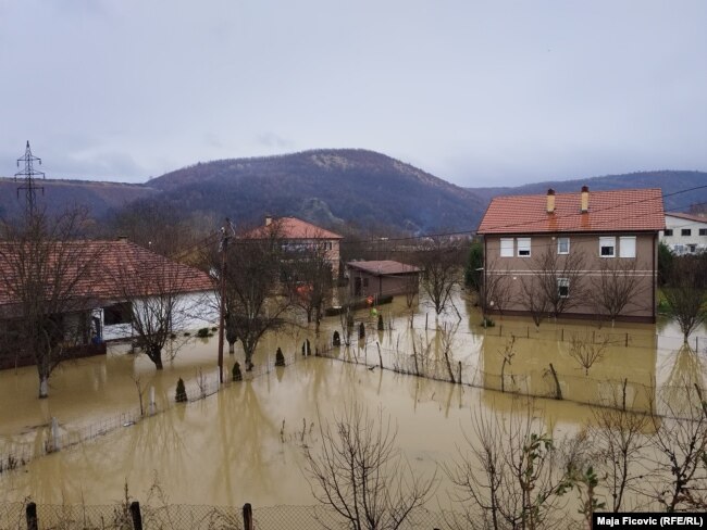 Shtëpia që Fatmir Xhaka sapo ka ndërtuar i ka shpëtuar vërshimeve.