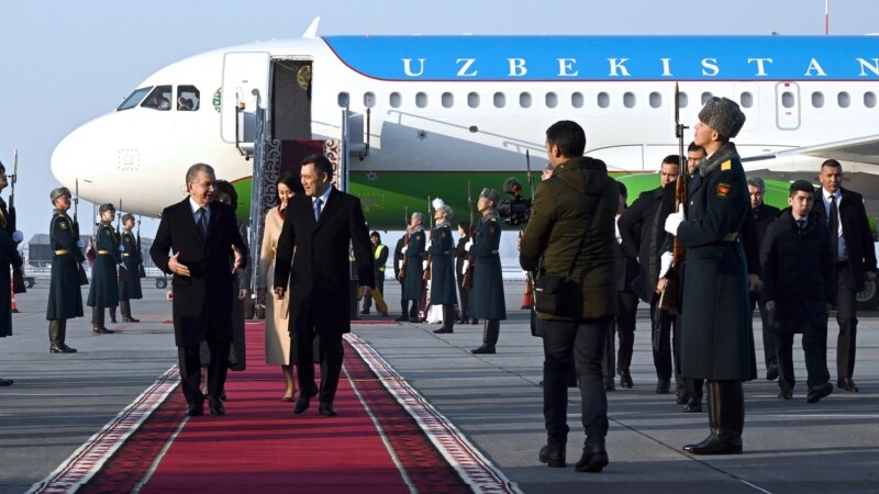 Өзбекстандын президенти Шавкат Мирзиёев Бишкекке келди 