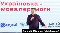  د اوکراین د لوبو وزیر وادیم هوتسېت د اپرېل پر لومړۍ نېټه د جېمناسټک لوبو د نړیوال فیډرېشن له مشر موریناري وطنابې سره لیدلي دي. 