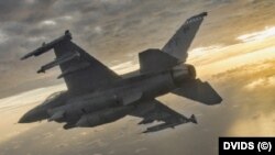 Самолет F-16, иллюстрационное фото 