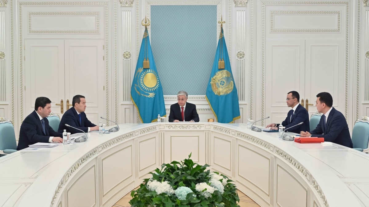 Уряд Казахстану пішов у відставку, Токаєв призначив в.о. прем’єр-міністра