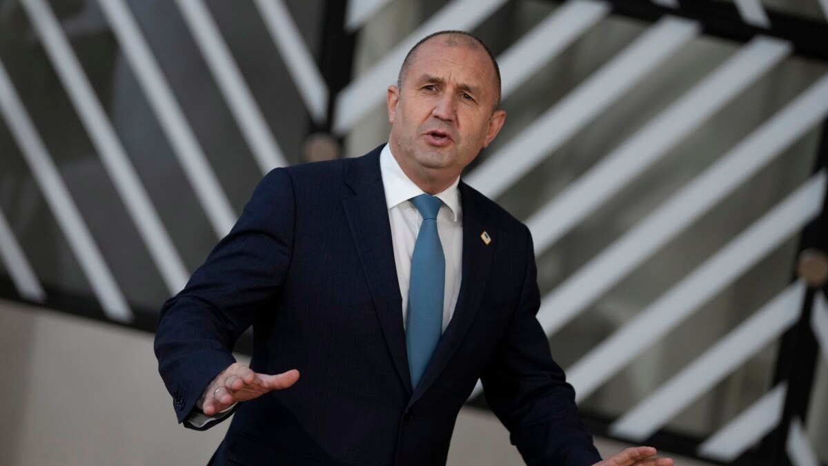 Президент Болгарії розпустив парламент і призначив дострокові вибори