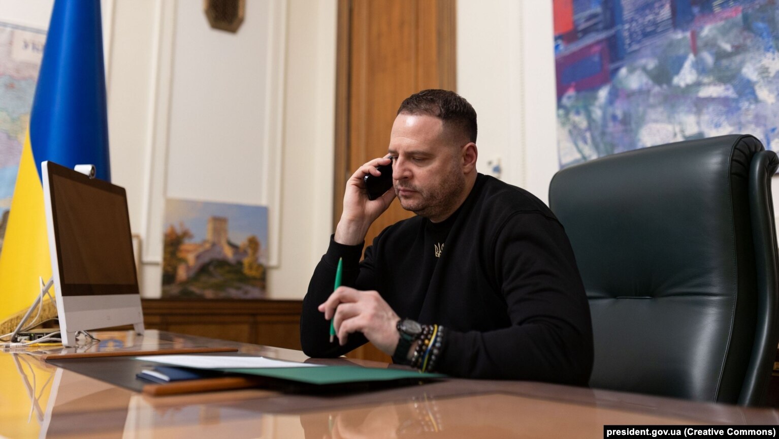 Голова Офісу президента України Андрій Єрмак на робочому місці. Січень 2023 року