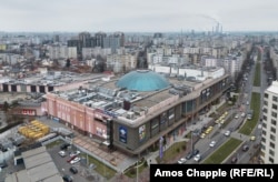 Mall-ul din București, în estul orașului, este construit în jurul structurii Circului Foamei.
