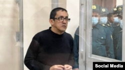 Каракалпакский юрист, активист и журналист Даулетмурат Тажимуратов в суде.