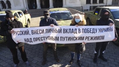 Руски граждани които живеят в България дариха три пикапа с