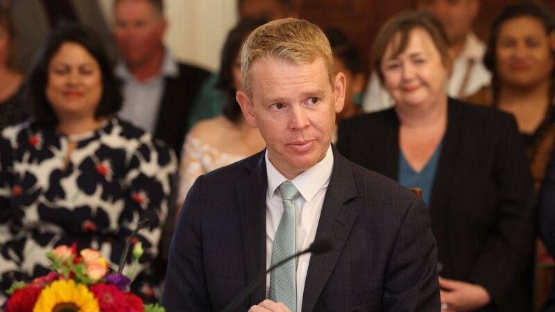 Chris Hipkins betohet si kryeministër i Zelandës së Re