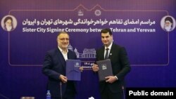Iran - Mayors Alireza Zakani (left) and Hrachya Sargsian declare Tehran and Yerevan sister cities, Tehran, January 18, 2023.