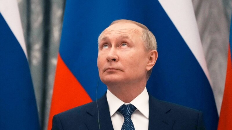 Путин аскерге электрондук чакыруу тууралуу мыйзамга кол койду
