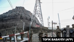 Nagorno-Karabakh - Azerbaijani servicemen stand guard at a checkpoint at the Lachin corridor blocked by Azerbaijani protesters, December 26, 2022.