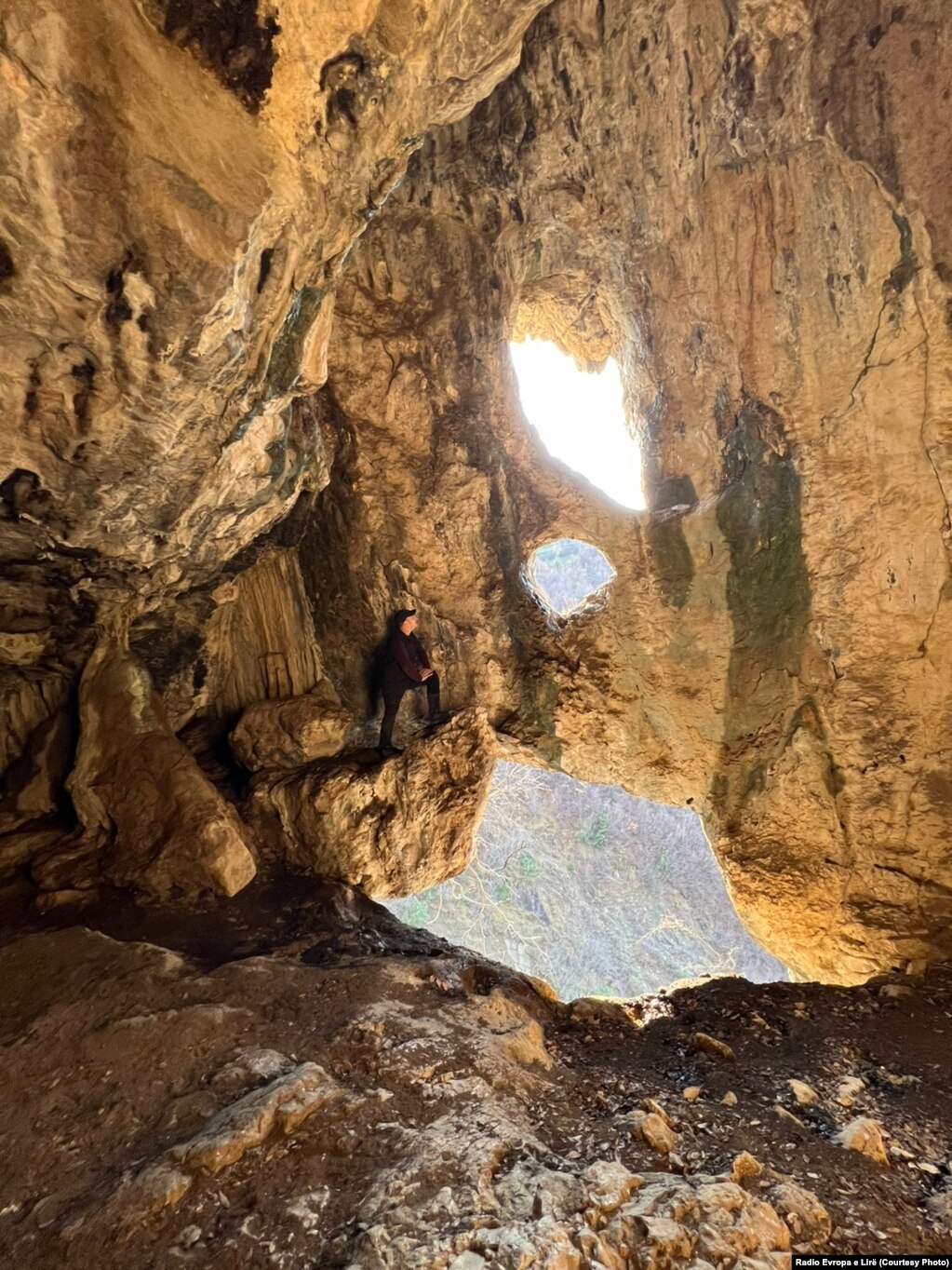 Foto nga Shpella e Kecave në Tervol të Gramshit