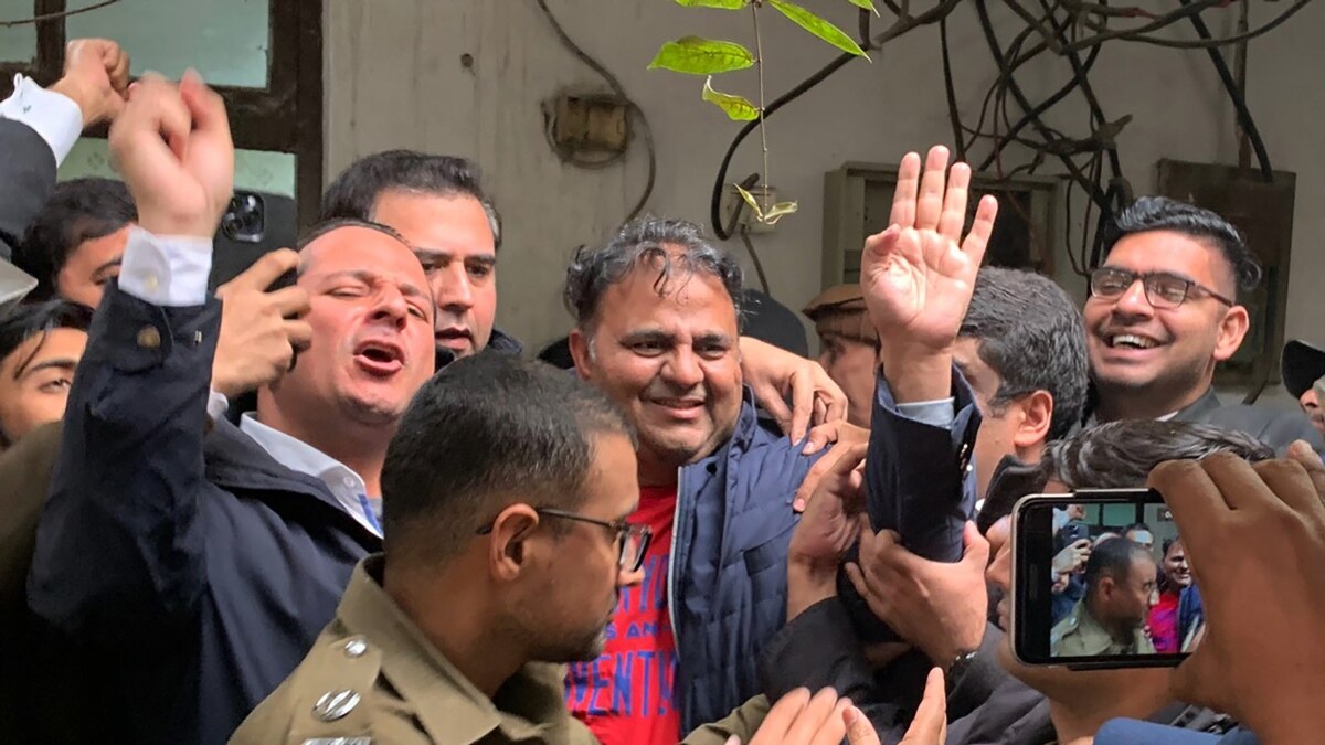 Pakistan Court Grants Bail To Imran Khan Aide - Vimarsana News