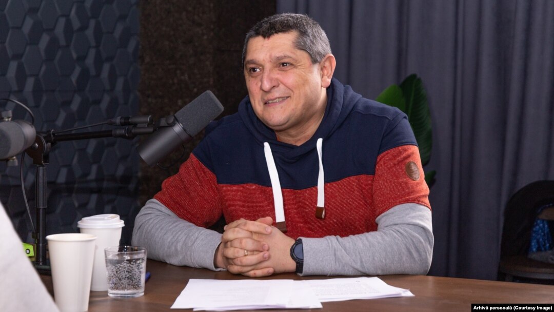 Doru Șupeală este consultant în business și management, fost director de marketing în multinaționale. A fondat în 2019 Școala pentru Oameni Responsabili și crede că pentru a performa, angajatorii trebuie să pună pe primul loc angajații.