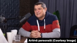 Doru Șupeală este consultant în business și management, fost director de marketing în multinaționale. A fondat în 2019 Școala pentru Oameni Responsabili și crede că pentru a performa, angajatorii trebuie să pună pe primul loc angajații.