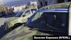 Руски граждани, които живеят в България, дариха три пикапа с висока проходимост на армията на Украйна