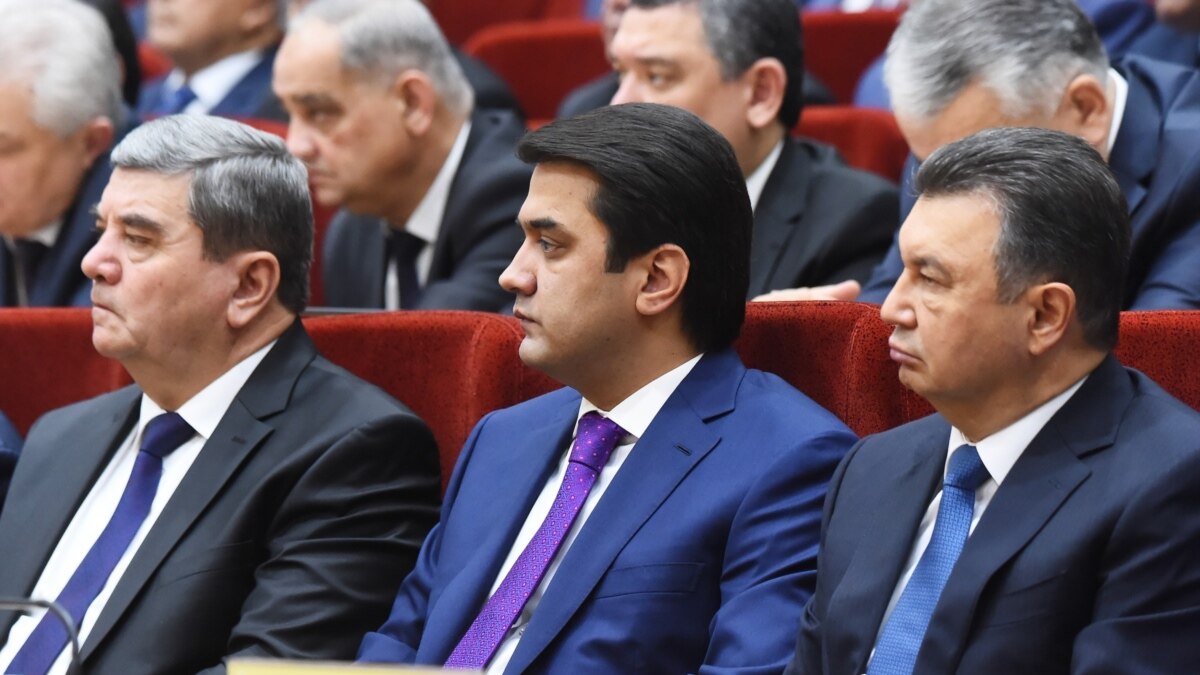 Оғози ҷаласаи солонаи ҳукумат ва эҳтимоли тағйироти кадрӣ