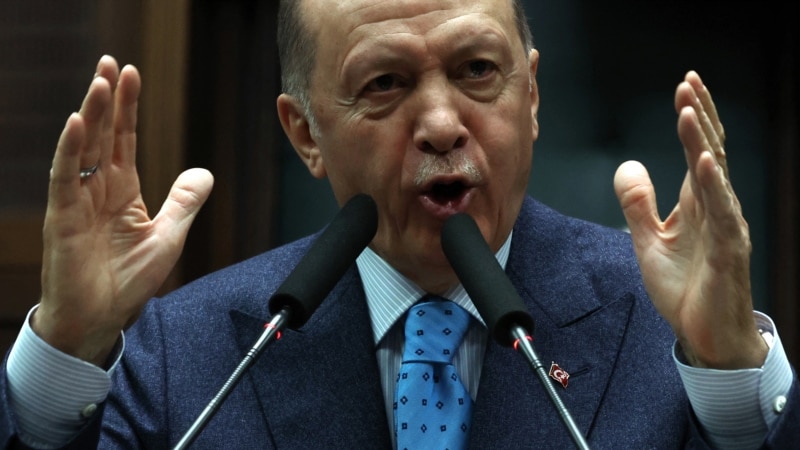 Erdogan saýlawlaryň ýer yranmasyndan üç aý soň, maýda geçiriljegini yşarat edýär