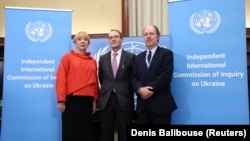 Jasminka Dzumhur, Erik Mose dhe Pablo de Greiff, anëtarë të Komisionit të Pavarur Ndërkombëtar të Hetimit për Ukrainën, pas një konference shtypi në Kombet e Bashkuara në Gjenevë, Zvicër. 23 shtator 2022.